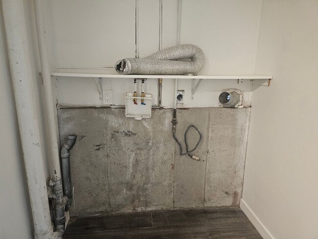 Building Photo - Check out this Beautiful 4 bedroom 2 Bathroom Home in West Valley Ut!!