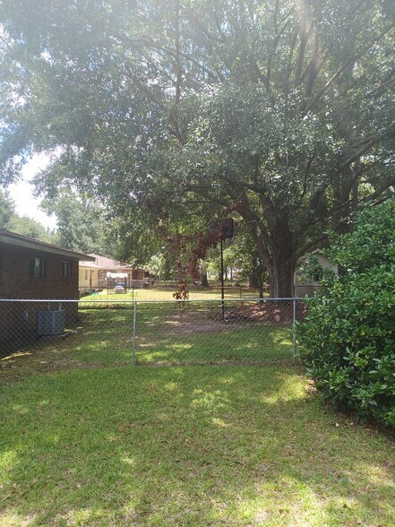 Building Photo - 509 Maxine Ave