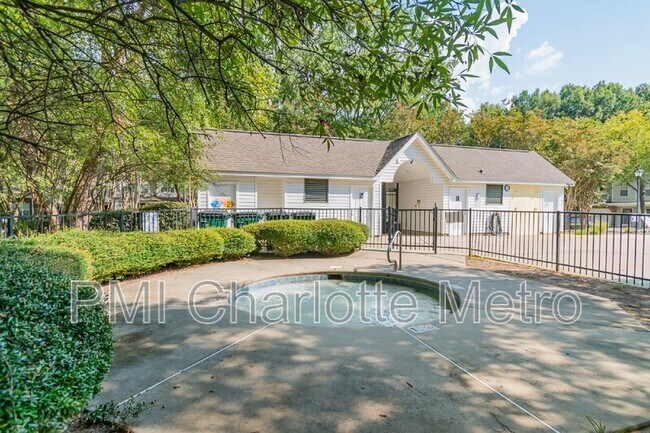 Building Photo - 8289 Christmas Ct