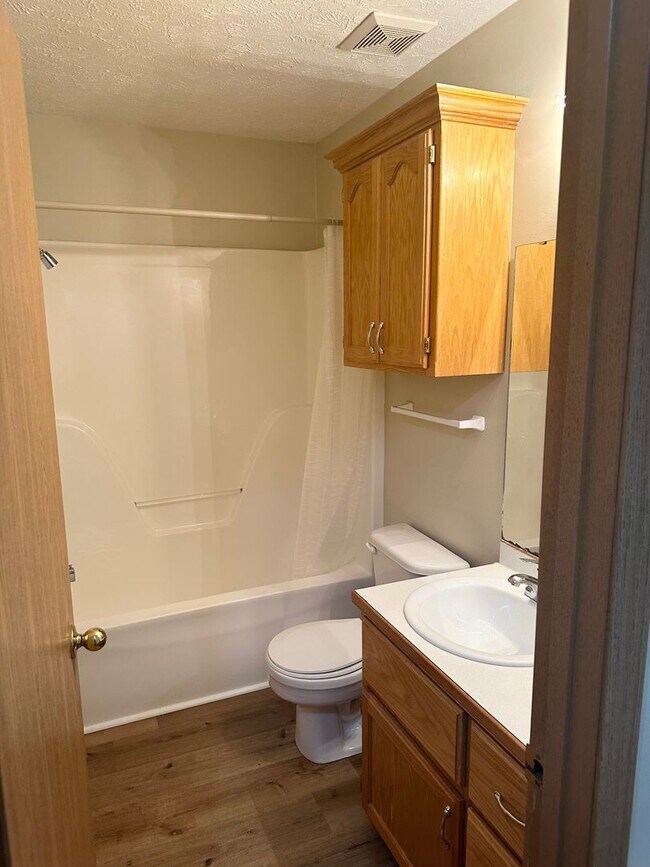 Building Photo - Beautiful Brick Home in Willard!