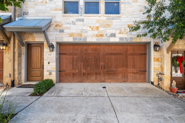 Primary Photo - 1217 Highknoll Ln