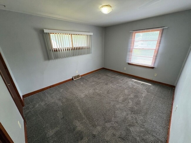 Building Photo - Bright & Spacious 3-Bedroom Home with Large Backyard