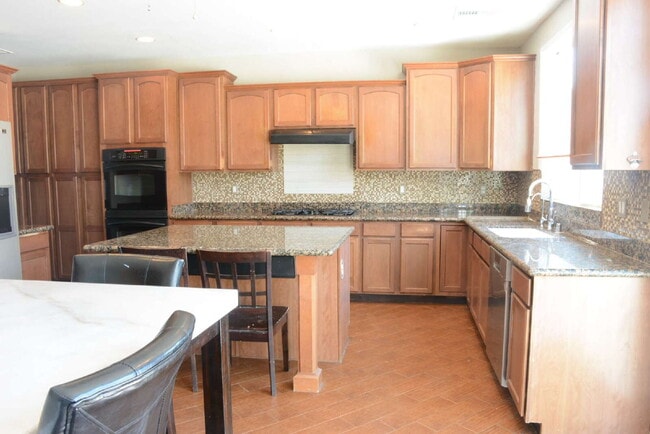 Building Photo - "Spacious 4-Bedroom Oasis with Granite Touches and Cozy Fireplace in Las Vegas!"