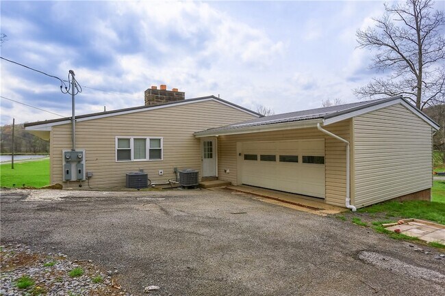 Building Photo - 102 Kathleen Dr