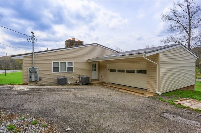 Building Photo - 102 Kathleen Dr