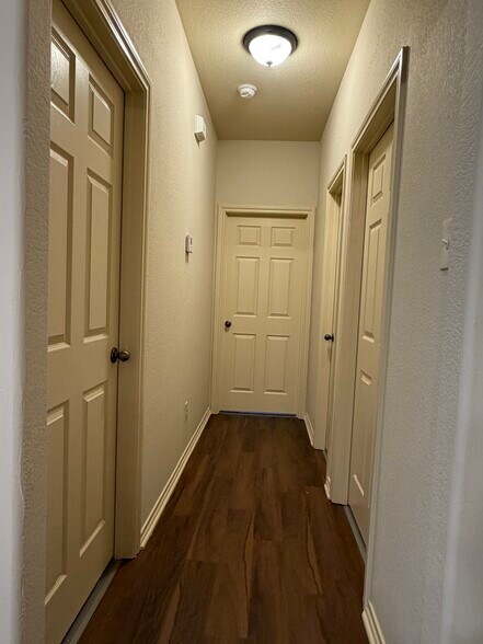 Building Photo - 5809 Swords Dr