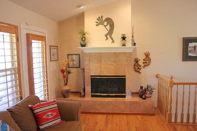 Building Photo - 682 Lava Pointe Dr