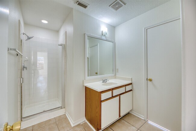 Building Photo - 7210 Fox Hall Ln