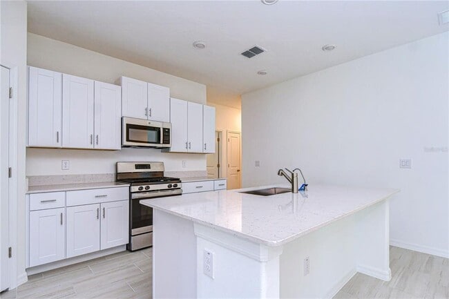 Building Photo - 8879 Little Bluestem Dr