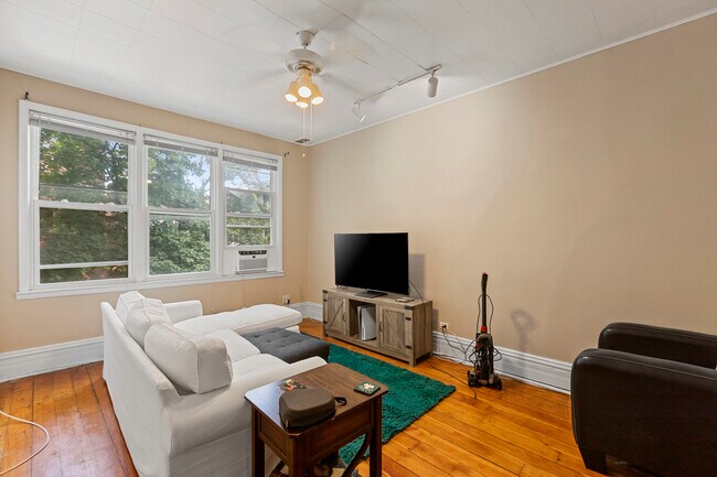 Building Photo - 1421 Fletcher-2F