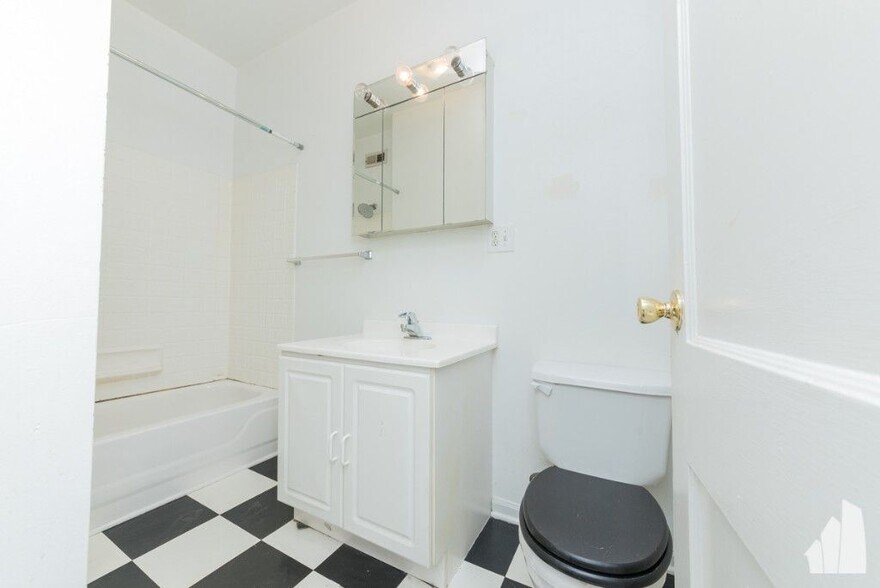 Building Photo - 1940 W Winona St