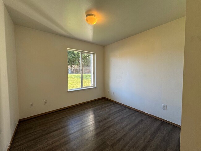 Building Photo - BH T 1335