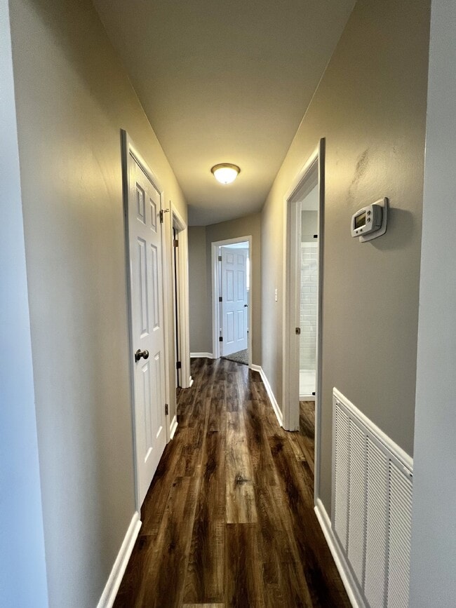 Building Photo - 105 Ambrose Dr