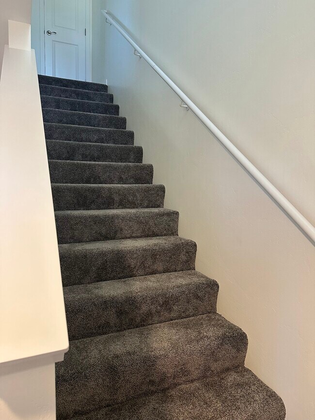 Building Photo - 112 Maple St