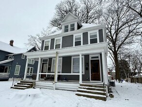 Building Photo - Updated 3 Bed, 1 Bath Home