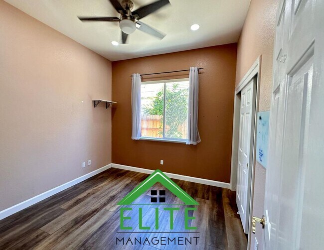 Building Photo - Stunning 4-Bedroom, 3.5-Bath Home