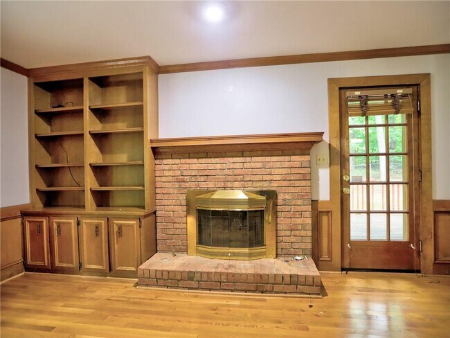 Building Photo - 2101 Mark Hall Ct NE
