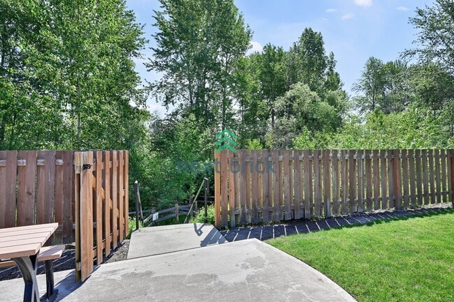 Building Photo - Spacious & Modern 4-Bed, 3.5-Bath Townhome...