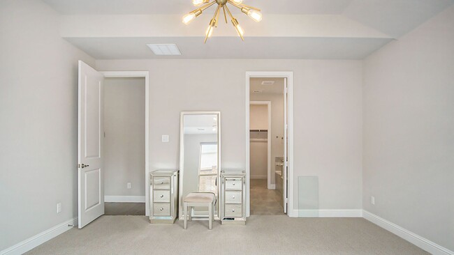 Building Photo - Beautifully Crafted 4-3.5-2.5 in Irving!