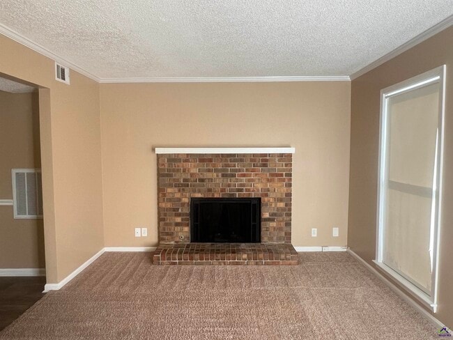 Building Photo - 137 N Springs Ct