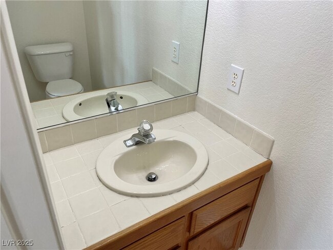 Building Photo - 3241 Symphony Dr