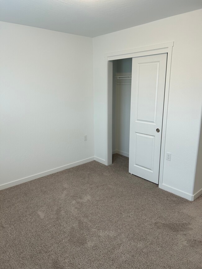 Building Photo - 11184 N La Brisa Dr