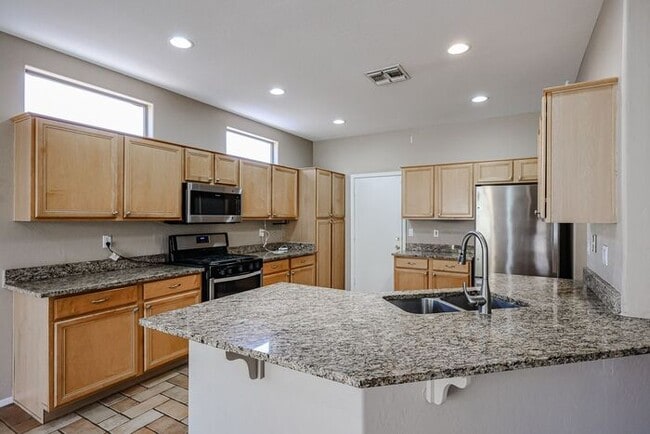 Building Photo - Lovely 4Bedroom/2Bath in the Heart of Chandler