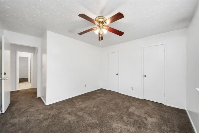 Building Photo - 13610 Piney Oaks Dr