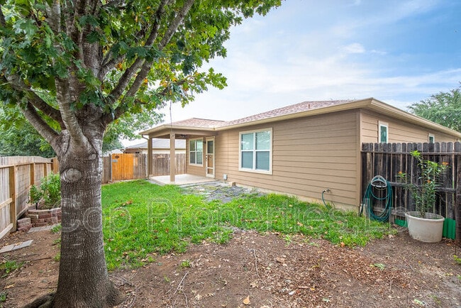 Building Photo - 5132 Columbia Dr