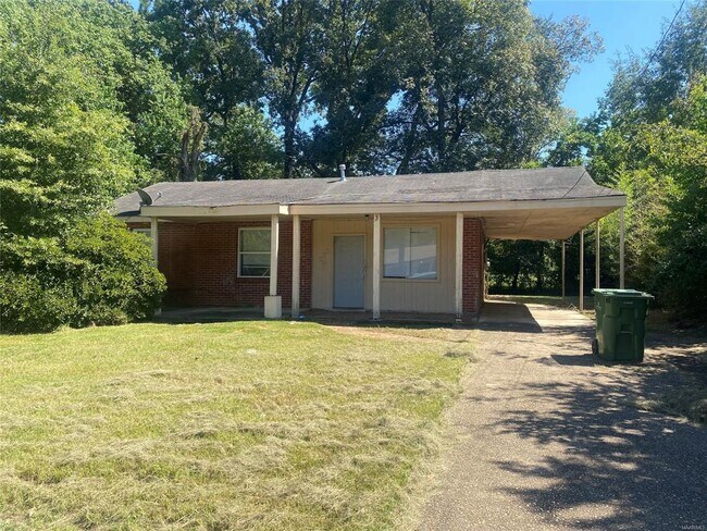 Building Photo - 121 Shadyside Ln