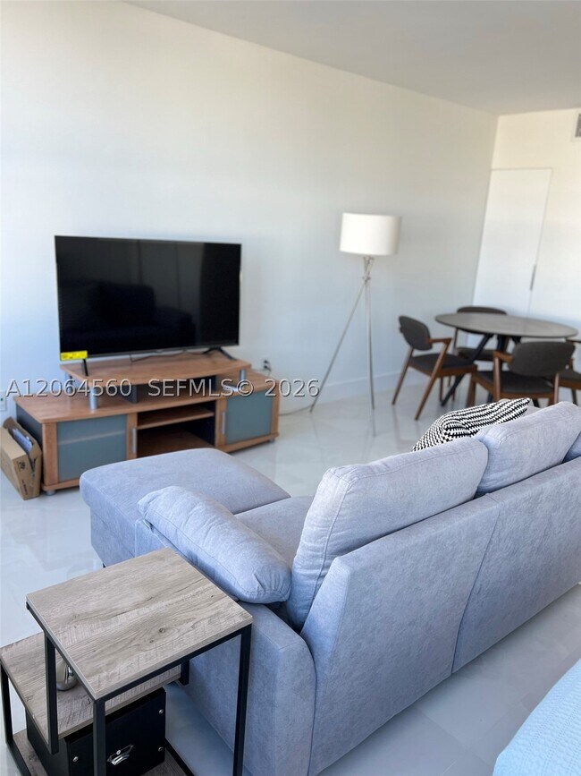 Building Photo - 2899 Collins Ave