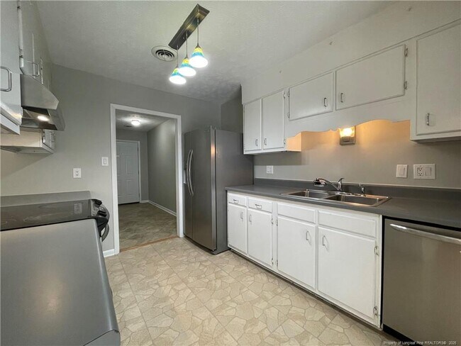 Building Photo - 6518 Grist Mill Rd