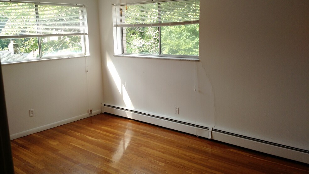Building Photo - 1041 Delta Ave