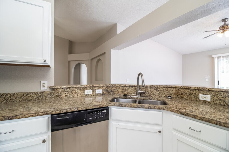 Building Photo - 12514 Woodbury Cove Dr