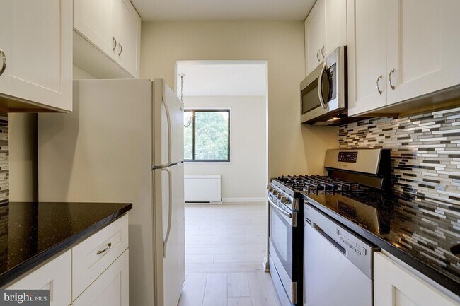 Building Photo - 3515 Washington Blvd