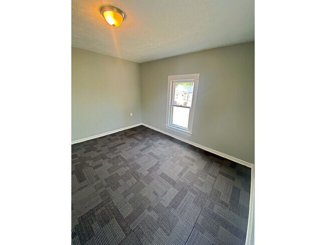 Building Photo - Little Bohemia 4 bedroom home