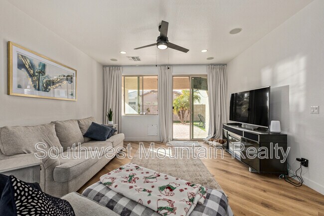 Building Photo - 17809 W Lincoln St