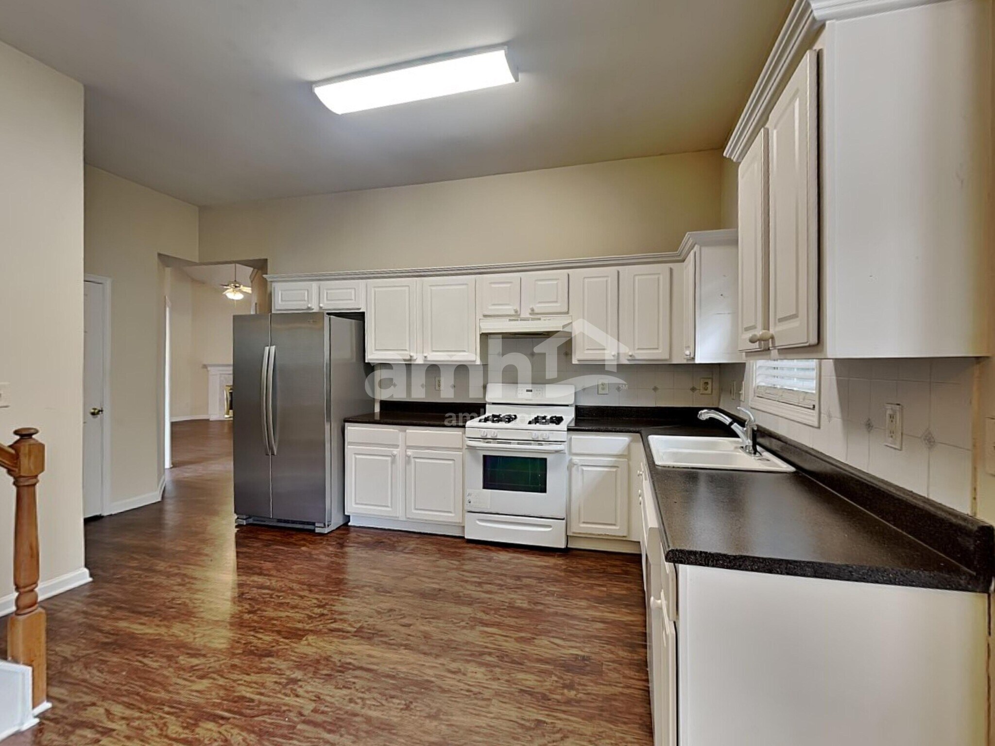 Building Photo - 190 Cedarhurst Rd