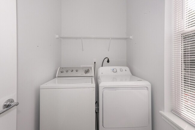 Building Photo - 2184 E 97th St