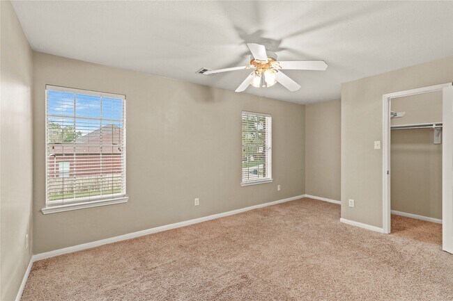 Building Photo - 10807 Oak Bayou Ln