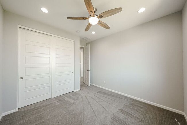 Building Photo - Beautiful 5bedrooms-2Baths Modern Style Home!