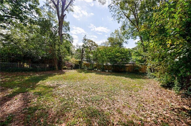 Building Photo - 554 Oak Dr