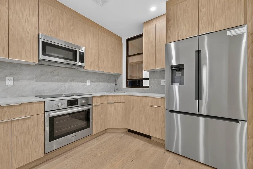 Building Photo - 205 Eighth Avenue