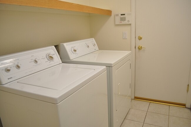 Building Photo - Lovely Single Story Home in Silverado Cany...