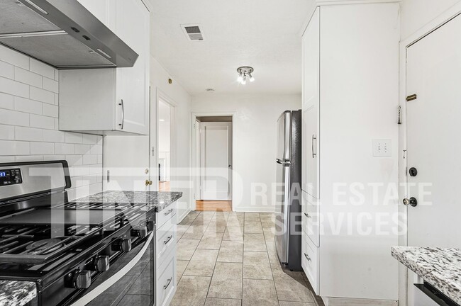 Building Photo - 2416 60th St