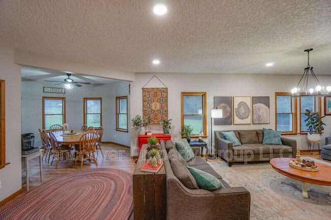 Building Photo - 745 S 21st Pl