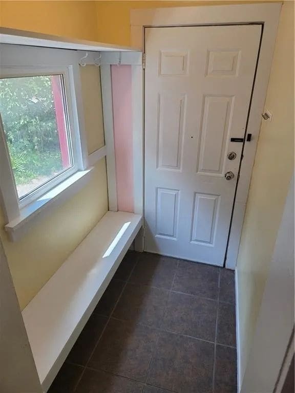 Building Photo - 3 Bedroom / 1 Bathroom Home in a Central Des Moines Location!