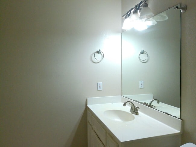 Building Photo - 610 Kaipo Dr