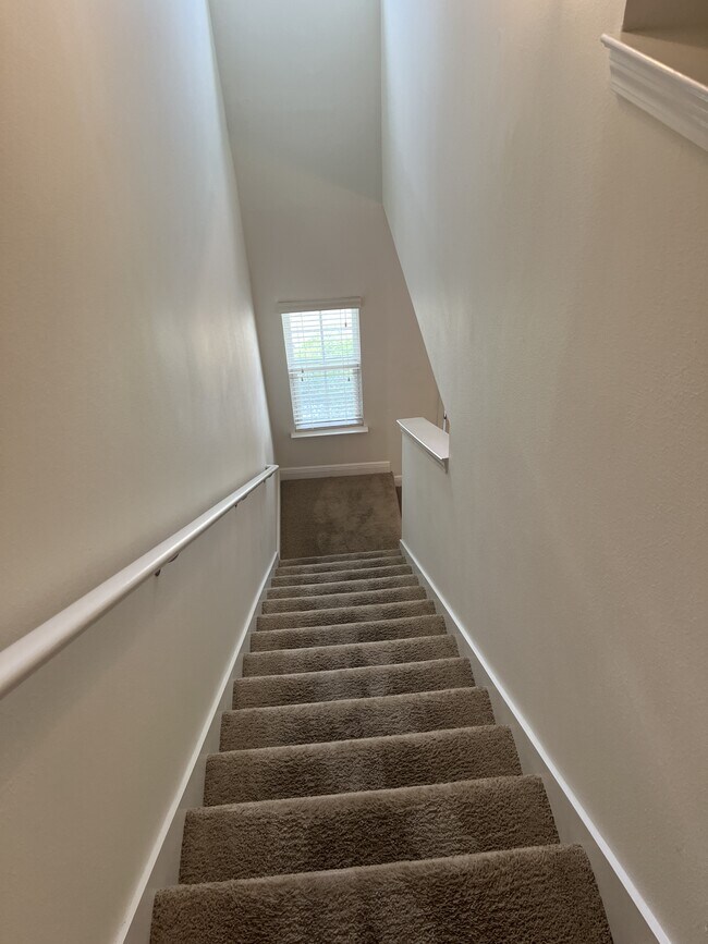 Building Photo - 151 Iron Horse Dr E