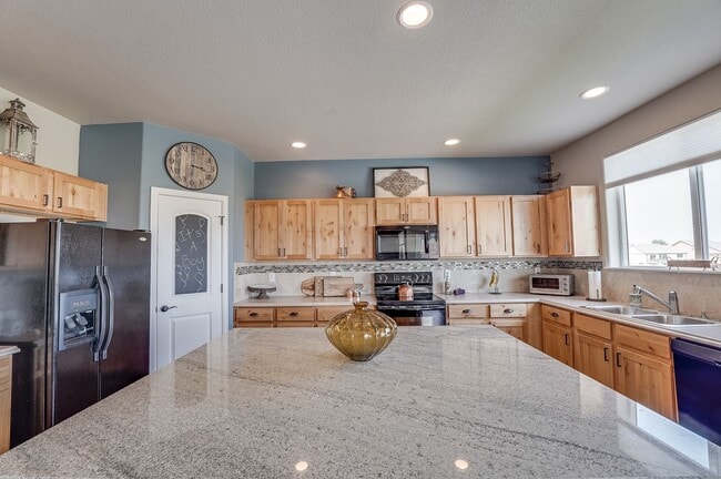 Building Photo - Stunning 4 Bed, 3 1/2 Bath House in Severance!